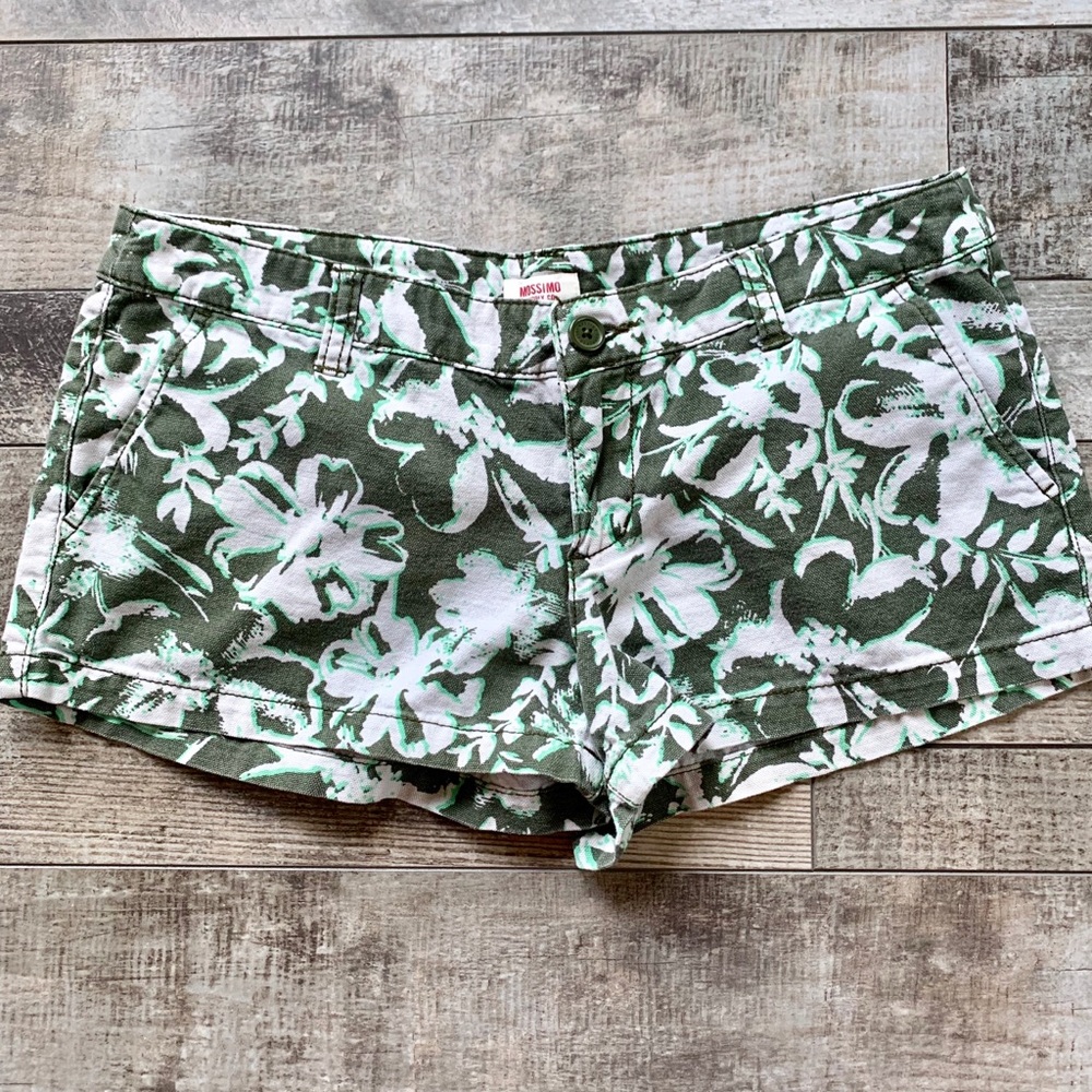 Mossimo Supply Co shorts Hawaiian Print shorts.